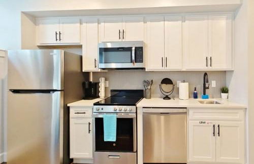 Fun Cozy Apts - 1 25 Mile Walk to TIAA Bnk Fld - Foto 4