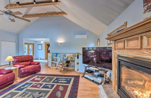 Hot Tub, Sauna, Fireplace, Dock! Lake Honor Cabin - Foto 6