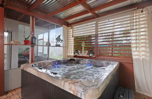 Chic 4BR Home Hot Tub Game Room - Foto 43