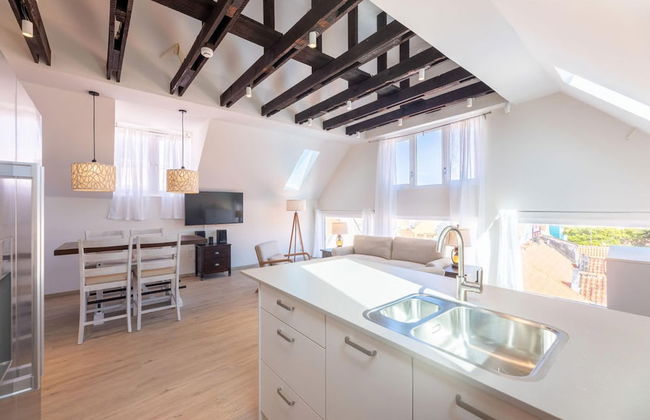 Historic Heartbeat 2BR Townhouse in Central Bliss - Foto 11