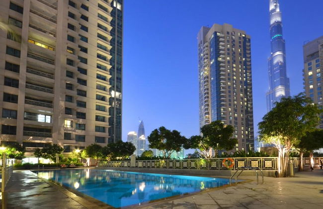 Maison Privee - Radiant Urban Retreat with Iconic Burj Khalifa Vws - Photo 22