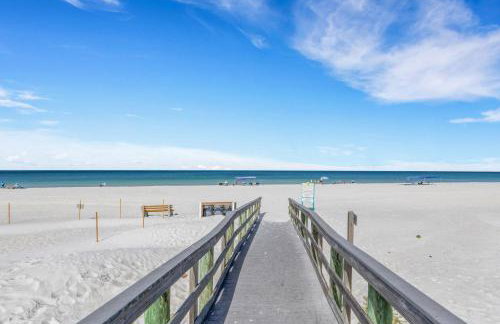 Oceanview - Heated Pool - Game Room - Steps to Beach - Sleeps 8 - Foto 9