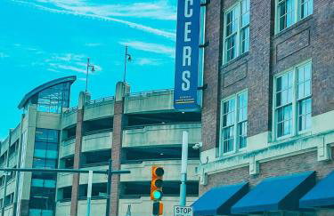 Charming Getaway - Deck & Patio - Walkable Area - Family Friendly - Foto 22