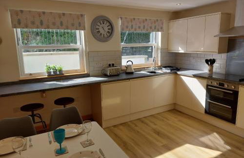 Two bedroom cottage - country lane -10 min walk to Perranporth beach - Foto 6