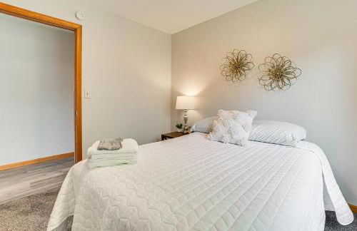 2 Living Areas! Cedar Home 11 Mi to Mt Holiday Ski - Foto 16