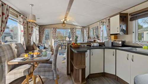 Retreat at the Lake - Fishing Lakes, Heated Outdoor Swimming Pool 500yrds on Sister Park , Pool Open April to September - Foto 4, pet friendly