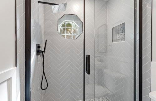 Welcome to The Lux Collective a Spacious 5-Bedroom House close to Stadiums, Universities, Center City & more! - Foto 19