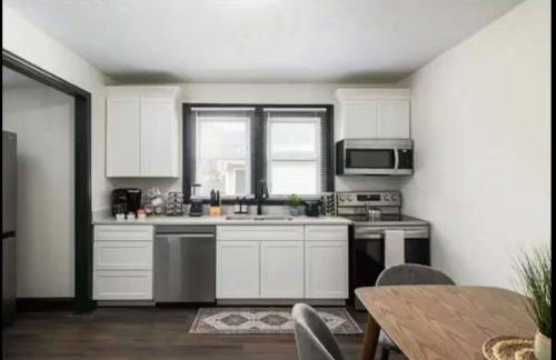 3BR Downtown-Old Salem Oasis - Foto 7