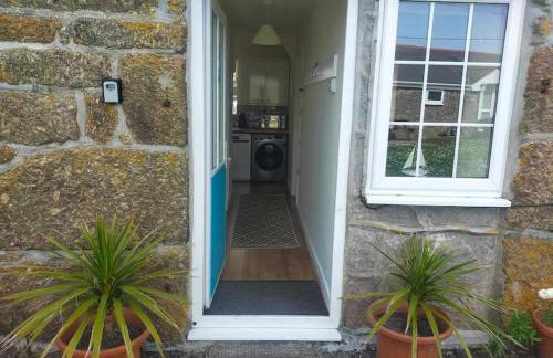 Large 3 bedroom flat in Sennen - Photo 28