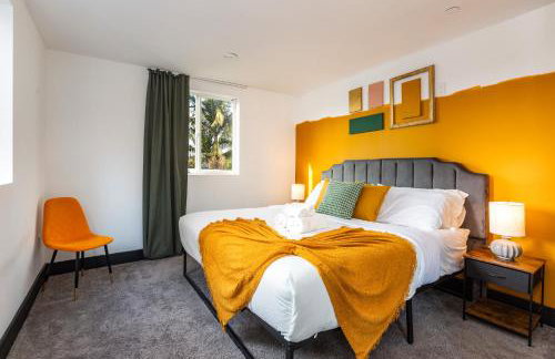 Spacious Luxury Villas in the heart of LA! Free parking and Jacuzzi - Photo 32