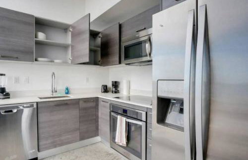 Sun-Splashed 1BR Condo unit in DWTN Miami with WFH - Foto 13