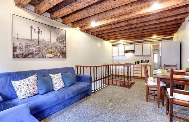 Guggenheim Collection Venice Apartment - Photo 13