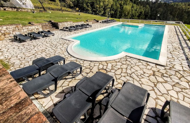Umbrian Farmhouse Retreat With Private Pool and Garden - Foto 14
