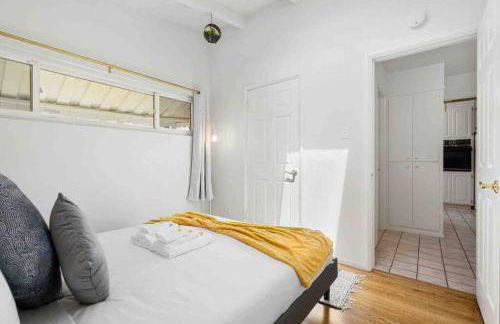 Mid Century Garden View Home Parking - Foto 36