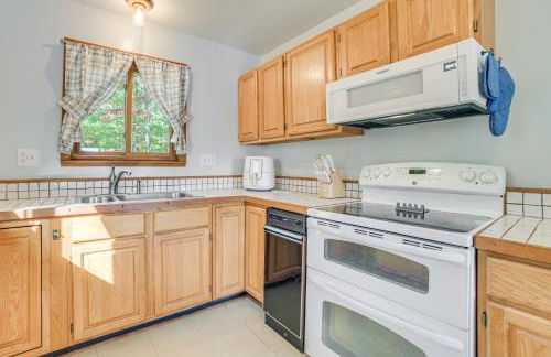 Pet-friendly Lakefront Gaylord Home with Dock! - Foto 7