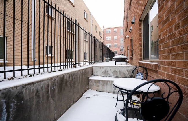 The Cozy Corner A Capitol Hill Escape - Photo 10