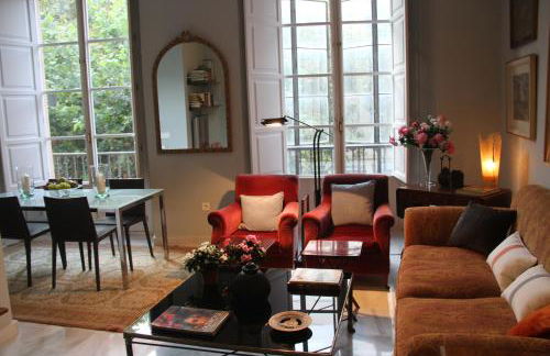 Elegant 2 Bedroom Apartment in Historic 1882 Building Central Sevilla Private Parking & Country Club Access - Foto 8