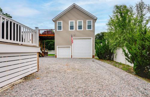 Walk to East Beach Apt with Outdoor Space - Photo 24