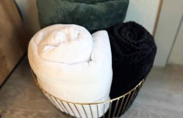 Beautiful Condo on Riverwalk King Suite w Free Parking Pet Friendly Centrally Located on the Riverwalk - Foto 36