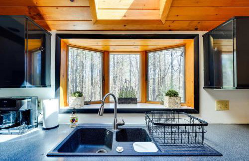 Lake George Oasis with 9 Acres, Hot Tub and Game Room! - Foto 10