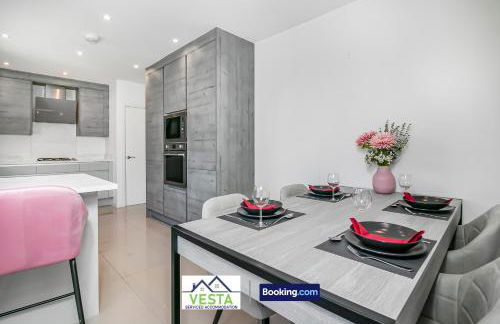 Three Bedroom House By Vesta Serviced Accommodation & Short Lets Borehamwood With Free WiFi & Free Parking - Foto 4