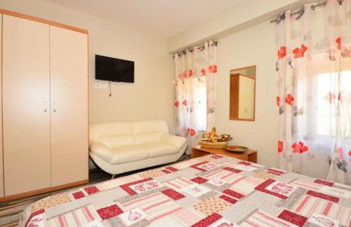 Holiday Home Belmondo- Three Bedroom Home with Terrace and Private Pool A6 - Photo 29