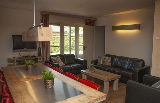Combined Bungalow with Decorative Fireplace near Veluwe - Photo 8