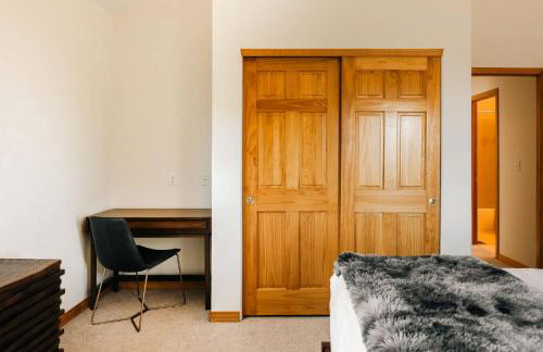 Peaceful Getaway with Hot Tub - Views - Evergreen - Foto 34