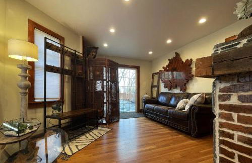 Large, Comfortable & Conveniently located Home - Foto 7