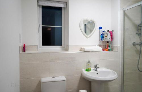 A1M Hampton Height New Entire 4bed House PE7 8SN - Foto 23