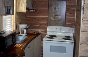 Secluded Sedona Tiny House in Woods Near Lake | Fire Pit, Hammocks, Full Kitchen & Breakfast - Foto 3