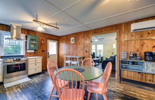 Peaceful Atlantic Cottage with Deck and Yard! - Foto 7