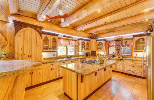 Scenic Payson Cabin! Fireplace and Wraparound Patio - Foto 8