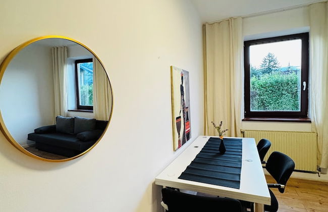 Cozy 3BR Apt with Garden Sleeps 10 - Foto 23