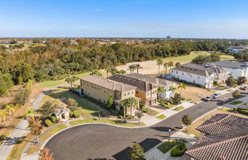 Luxury Resort Family Home Professionally Furnished Ultra Comfortable beds Epic Mario Game Room Themed Bedrooms Heated Pool and Spa Outdoor Grill Golf Course View - Foto 49