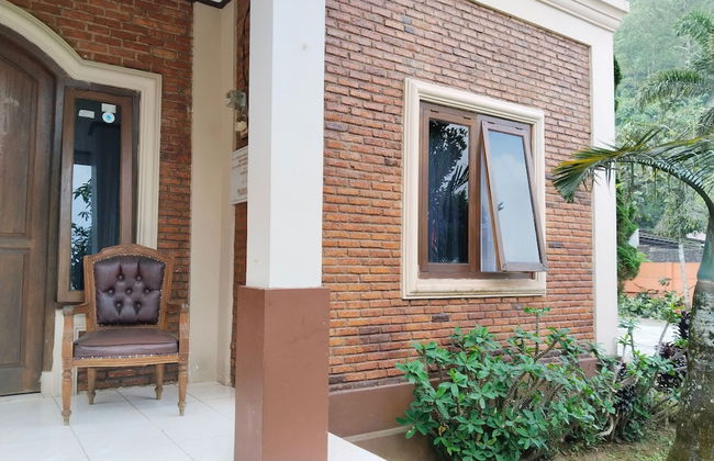 Villa Yustisia Curug 7 Cilember - Foto 52