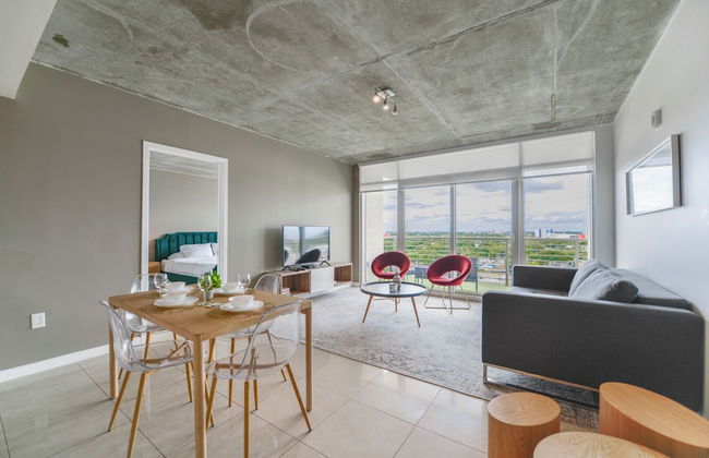 Lovely Condo|Pool & Parking at Midblock - Foto 15