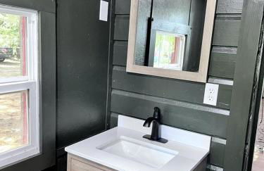 Rustic, Pet Friendly Cabin on the Hudson River, Perfect for a Glamping Weekend in the Adirondacks - Foto 22