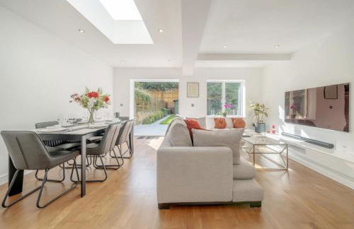 Maida Vale Gem by Little Venice with Stunning Garden - Photo 1