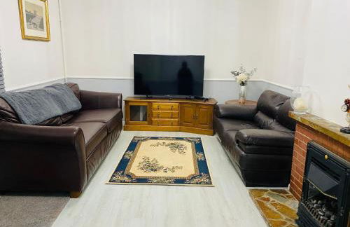 Relax in this Charming East Cowes House with Garden and BBQ - Foto 1