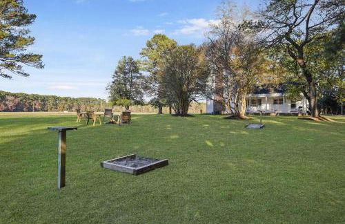 3BR Farmhouse with Porch Fire Pit Horseshoe Pit - Foto 4