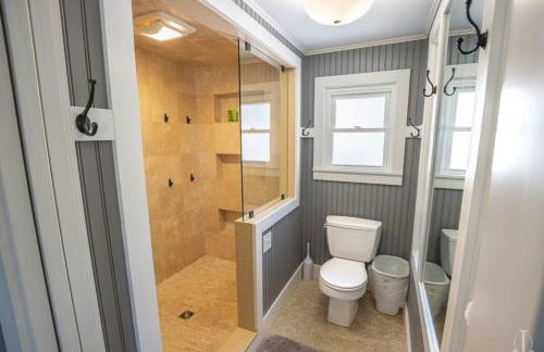 Beautiful Home 30 Feet from the Sand at Spofford Lake! - Foto 20