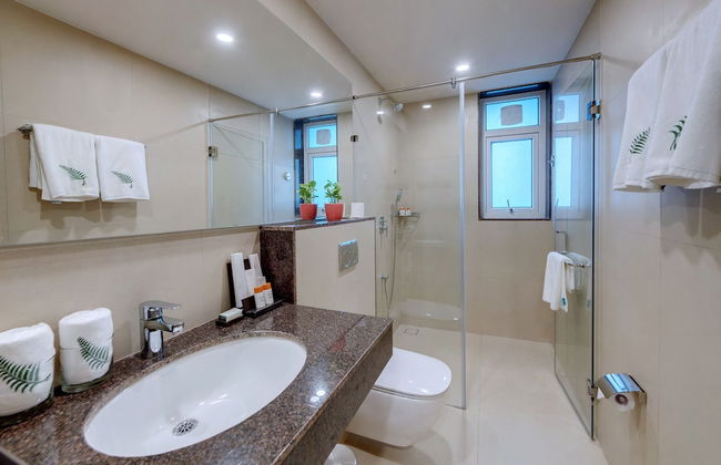 The Fern Habitat Candolim Goa - Foto 17