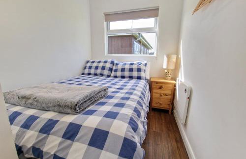 67 Broadside Holiday Chalet near Broads & Beaches - Photo 3