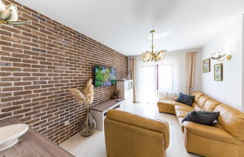 Relaxing Holiday Home With Pool, Fitness Area, and Entertainment Facilities - Photo 5