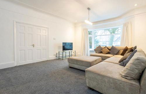 Pillo Rooms - Spacious 4 Bedroom Detached House close to Heaton Park - Foto 23