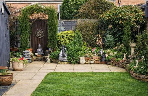 Rosie House 3 bedroom House in Sandbach with Parking - Photo 25