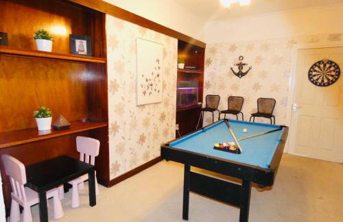 SPACIOUS 3 BED HOUSE WITH PARKING & GOOD TRANSPORT - Photo 10