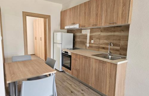 Banovi Dvori - Foto 1