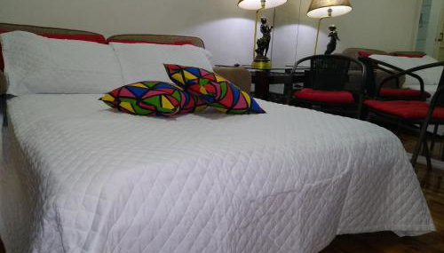 Aconchegante ao lado do shopping com garagem e Wifi - Foto 2